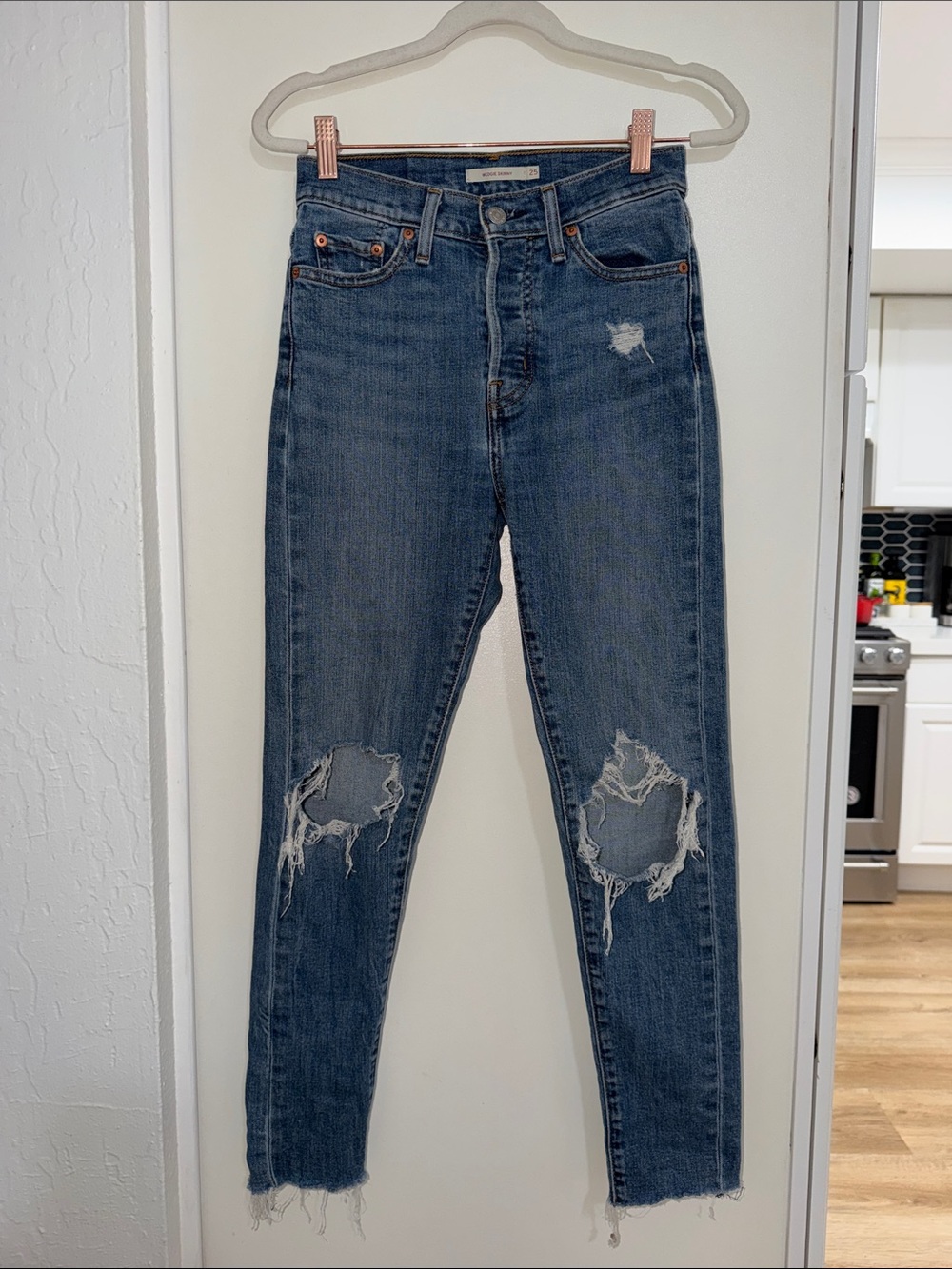 Levi’s Wedgie Skinny Distressed Raw Hem Blue Jeans | 25